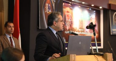 وزير الآثار يستعرض أهم الاكتشافات الأثرية آخر عامين بجامعة حلوان.. صور