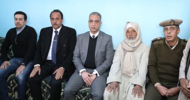 صور.. محافظ سوهاج يطلق اسم الشهيد "طه إبراهيم" على الطريق المؤدى لقريته