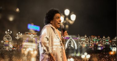 حفل غنائى جماهيرى ضخم لمحمد منير بالقرية العالمية فى دبى.. صور