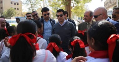 صور.. وزير الشباب والرياضة يعلن إطلاق مكتب الشباب الإفريقى بأسوان
