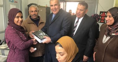 "تعليم الإسماعيلية" يشكل لجنة لمتابعة تسليم التابلت لطلاب الصف الأول الثانوى
