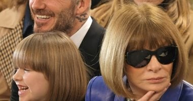 الفرق بينهما 62 سنة.. هاربر بيكهام تظهر بنفس تصفيفة شعر آنا وينتور بلندن