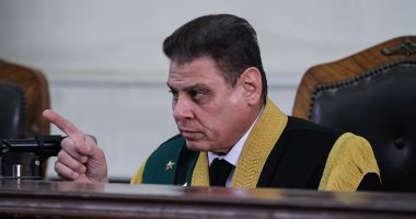 صور.. قاضى "اقتحام الحدود الشرقية" يأمر بإبعاد صبحى صالح خارج الجلسة 