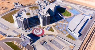 وزير التعليم العالى والسفير الكندى يتفقدان محاضرات الطلاب بجامعة كندا-مصر