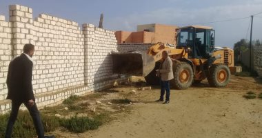 صور .. حملات إزالة للبناء المخالف بدون ترخيص ببرج العرب 