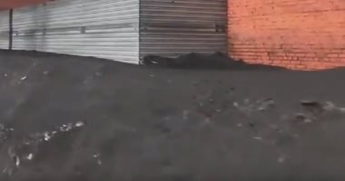 شاهد.. ثلوج سوداء فى سيبيريا بسبب التلوث