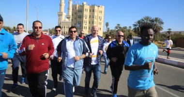 وزير الشباب والرياضة يقود ماراثون رياضى بأسوان