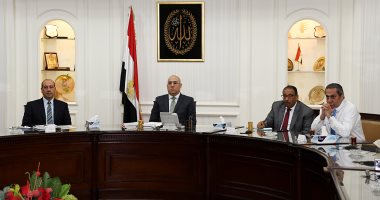 وزير الإسكان يتابع مشروعات "المركزى للتعمير" ويؤكد على أهمية دوره فى تنفيذها