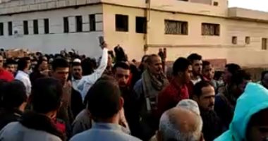 تشييع جثمان الشهيد محمد السنباطى فى مسقط رأسه بالمحلة