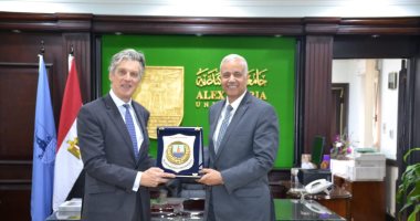رئيس جامعة الإسكندرية يستقبل سفير بريطانيا لبحث التعاون الأكاديمى