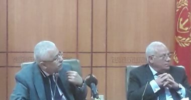 طارق شوقى: تكلفة جهاز التابلت الواحد 5000 جنيه وسيتم تصنيعه فى مصر 