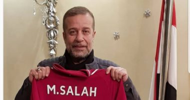 محمد صلاح يلبى طلب الفنان شريف منير ويهديه قميصه فى ليفربول