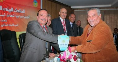 رئيس جامعة طنطا يفتتح منتدى "التوعية ومواجهة المخاطر البيئية بكلية الزراعية