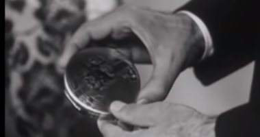 قطعة إكسسوار شكَّلت محورًا لبعض الأفلام