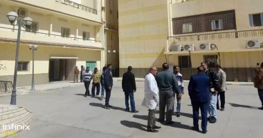 لجنة متخصصة تعاين عدة مواقع لاختيار مقار لإنشاء 3 كليات بالوادى الجديد 