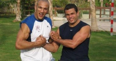 "قصة صور" كرم جابر ..صراع العضلات مع أهل الفن