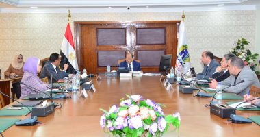 محافظ البحيرة ووزير التنمية المحلية يناقشون آخر مستجدات منظومة النظافة