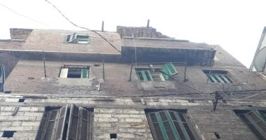 بالصور .. انهيار جزئى بعقار وسط الأسكندرية دون إصابات