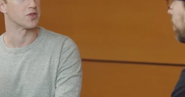 مارك زوكربيرج: لا أريد كاميرا فى غرفة معيشة كل شخص