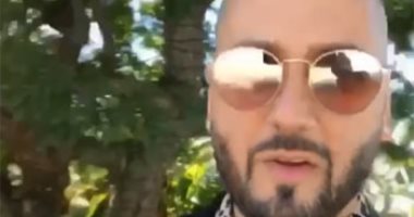 شاهد.. مسارى يهنئ تامر حسنى على نجاح  كليب "ناسينى ليه"