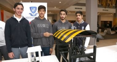 الإمارات تبتكر.. 4 طلاب إماراتيين يبتكرون مطبا ذكيا يولد كهرباء لإنارة طريق