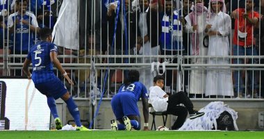 لقطة اليوم.. احتفال نجم الهلال فى الكلاسيكو يصيب طفل بالرعب "فيديو"