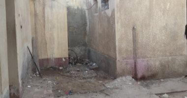 حى مركز زفتى التابعة لمحافظة الغربية يرفع القمامة من المقابر 