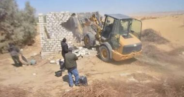 إزالة آبار ومنشآت مقامة على أراضى الدولة بالوادى الجديد