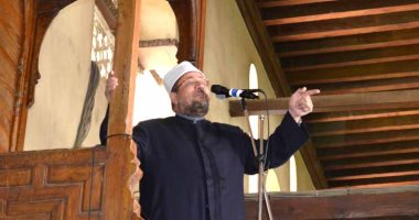 "الأوقاف" تحدد موضوع خطبة الجمعة القادمة عن بر الوالدين