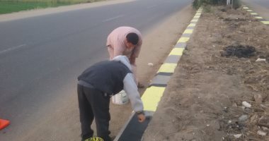 فيها حاجة حلوة.. أطفال وشباب يشاركون فى تجميل قرية بنى ماضى ببنى سويف