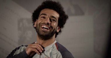 بالضحكة الحلوة.. محمد صلاح يستعد لموقعة مانشستر يونايتد فى الدورى الإنجليزى