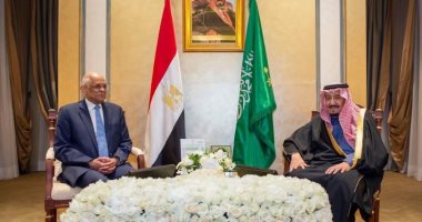 العاهل السعودى يستقبل رئيس مجلس النواب فى مقر إقامته.. صور