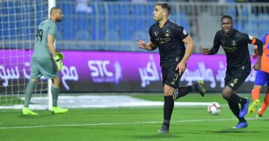 النصر يواصل مطاردة الهلال بفوز صعب على الفيحاء بالدوري السعودي