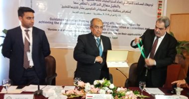 وزير الزراعة : البدء فى التخلص من مخلفات المبيدات الشهر المقبل 
