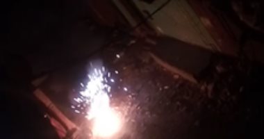فيديو.. شكوى من انفجار كابلات الكهرباء فى شبرا الخيمة