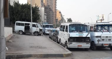 شكاوى من موقف عشوائى فى مدخل شارع البحر الأعظم بالجيزة.. صور