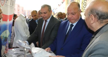 محافظ القاهرة يفتتح معرض مبدعى الأسمرات.. صور