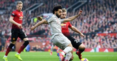 ليفربول ينتزع صدارة الدوري الانجليزي بتعادل سلبي ضد مان يونايتد