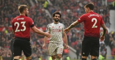 قائد إنجلترا السابق: لوك شو يستحق الإشادة بعد إيقاف محمد صلاح