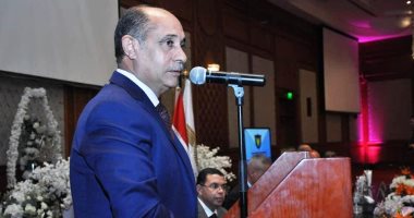 وزير الطيران يتفقد مطار الغردقة ويهنئ العاملين والمسافرين بأعياد الربيع  