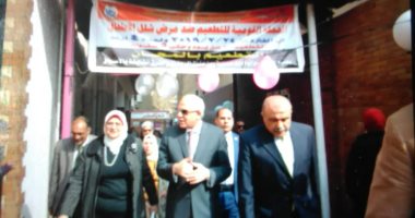 محافظ الجيزة يشارك بحملة تطعيم ضد شلل الأطفال من وحدة صحية بمنطقة الطالبية