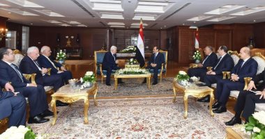 السيسى لـ"أبو مازن": موقف مصر ثابت تجاه القضية الفلسطينية وحل الدولتين