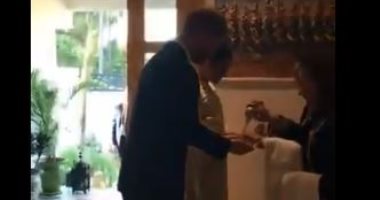 بماء الورد.. شاهد استقبال الأمير هارى وميجان بمنزل السفير البريطانى بالمغرب