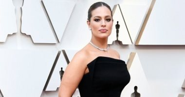 من أين انتقت آشلى جراهام ملابسها ومجوهراتها لحفل الأوسكار 2019 