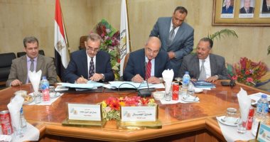 محافظ أسيوط ورئيس الجامعة يوقعان بروتوكول تعاون لتطوير المناطق الصناعية