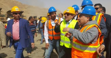 استقبال أسطورى لوزير البترول بمجمع فوسفات أبو طرطور.. فيديو
