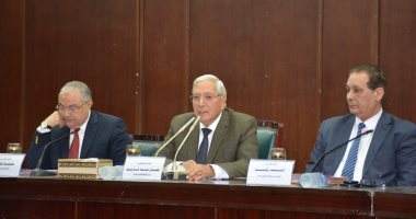 محافظ الدقهلية يطالب رؤساء الأحياء بالإسراع فى تراخيص بناء المساجد وتجديدها
