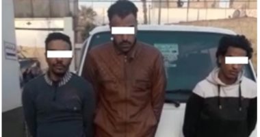 القبض على 3 عاطلين لسرقتهم توك توك بعد التعدى على صاحبه بسلاح أبيض فى البساتين