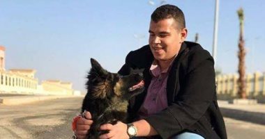 أنا وأليفى.. خالد يشارك بصورة مع كلبته "تايا".. ويعلق: كفاية نظرة الوفاء بتاعتها