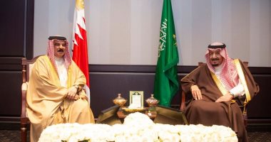 خادم الحرمين الشريفين يلتقى ملك البحرين بشرم الشيخ لبحث العلاقات الثنائية